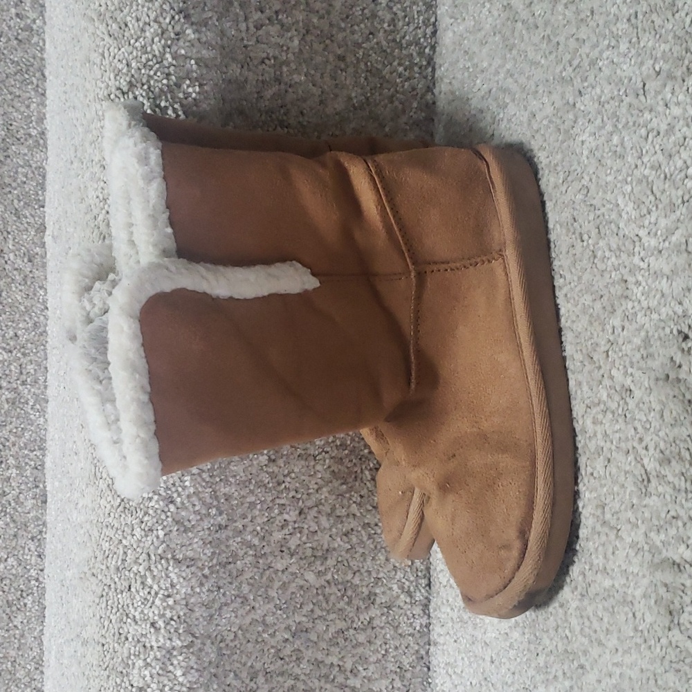 Justice brown and white fur boots size 1